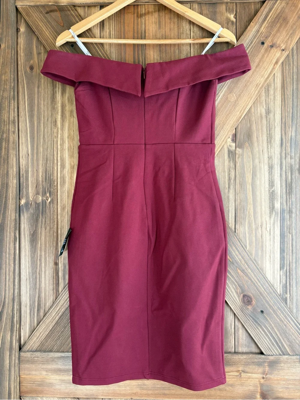 Lulu's Classic Glam Off-the-Shoulder Bodycon Slit Dress. Wine. Size Small - Picture 6 of 10